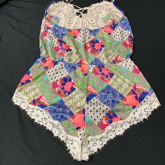 Victorias Secret Lace Tropical Print Halter Romper - Picture 5 of 6